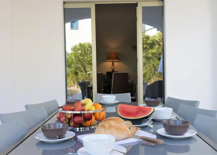 Namora - Private Swimming Pool & Hot Jacuzzi