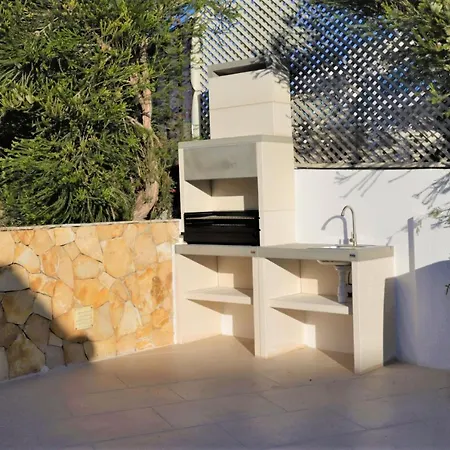 Villa Namora - Private Swimming Pool & Hot Jacuzzi *